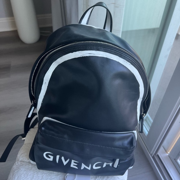 Givenchy graffiti backpack - Picture 4 of 14